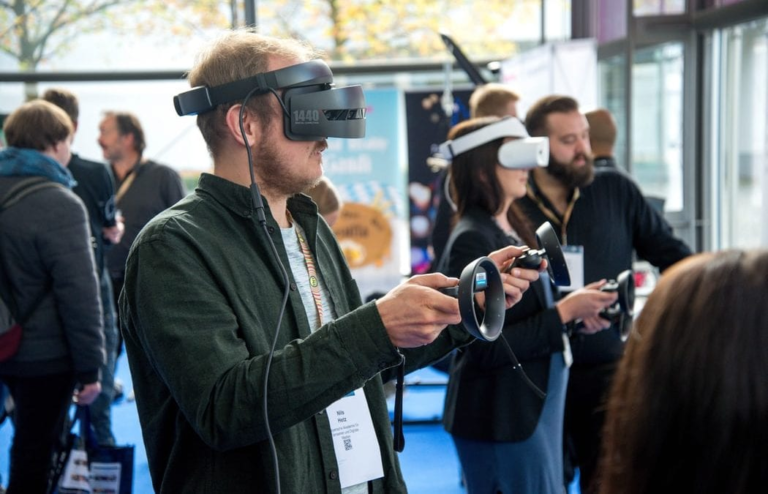 Corporate VR Experiences: Top 10 Applications of AR & VR in Event Management